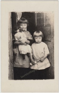 Girls And Doll pc1